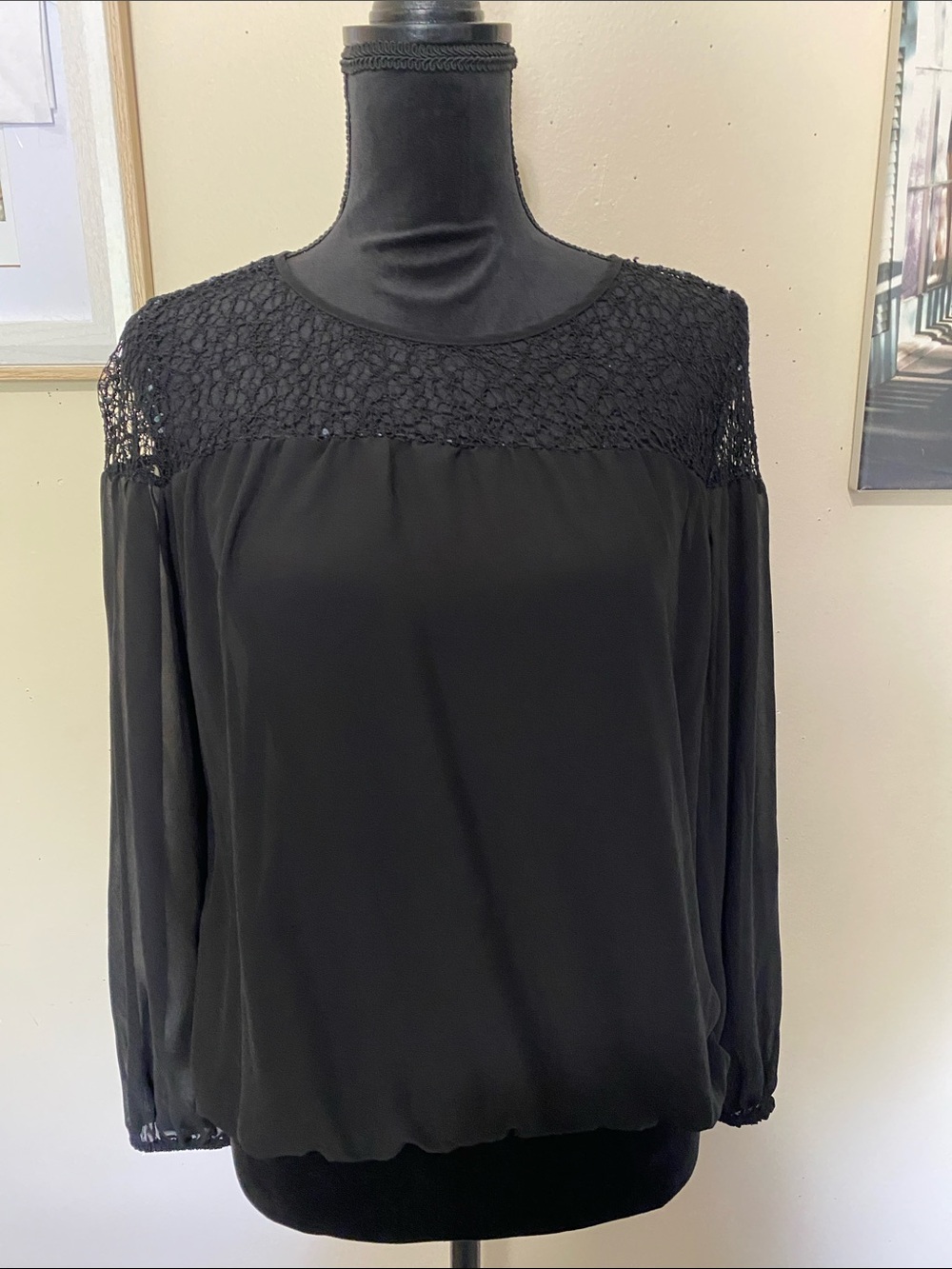 C - Black Lace Yoke Long-Sleeve Women's Top Sz Small